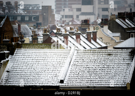 Le froid et les toits couverts de neige le 20/01/2013 à Worthing, en bord de mer. Photo par Julie Edwards Banque D'Images