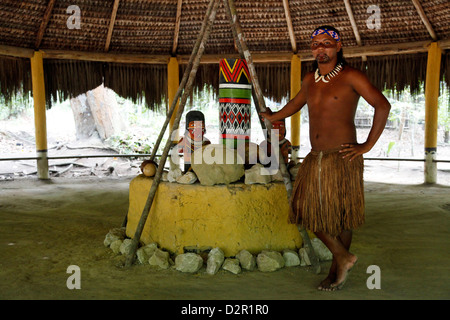 La maison de cérémonie des Indiens pataxó au Reserva Indigena da Jaqueira près de Porto Seguro, Bahia, Brésil Banque D'Images