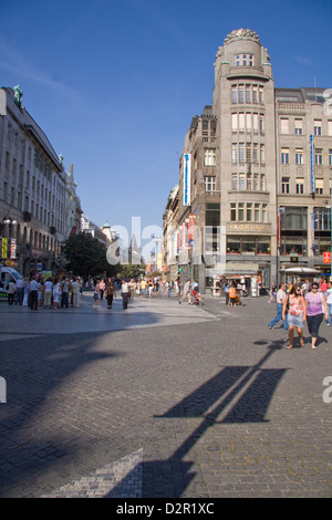 La rue commerçante de la place Venceslas à Prague (CZE) Banque D'Images