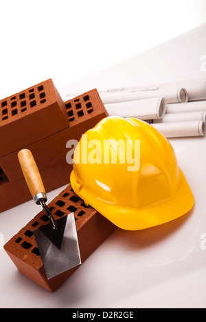 Plans et devis de construction, briques, hard hat Banque D'Images