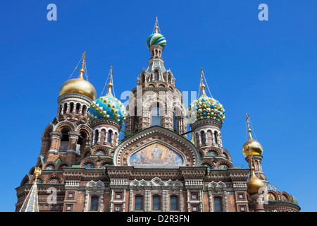 Les dômes de décoration de l'Église sur le sang, l'UNESCO World Heritage Site, Saint-Pétersbourg, Russie, Europe Banque D'Images