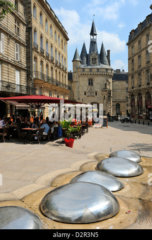 Vue de la Porte Cailhau à partir de la Place du Palais, Bordeaux, UNESCO World Heritage Site, Gironde, Aquitaine, France, Europe Banque D'Images
