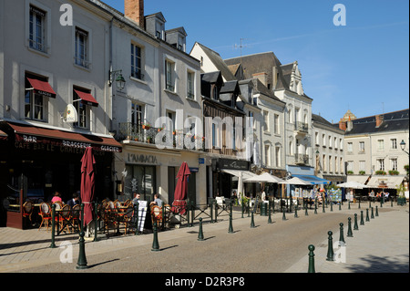 Des cafés en plein air, Place Michel Debré, Amboise, UNESCO World Heritage Site, Indre-et-Loire, Centre, France, Europe Banque D'Images