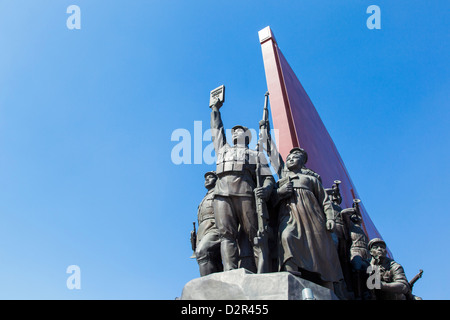 La troupe artistique Mansudae Grand Monument représentant japonais Anti Lutte révolutionnaire, troupe artistique Mansudae Assembly Hall, Pyongyang, Corée du Nord Banque D'Images