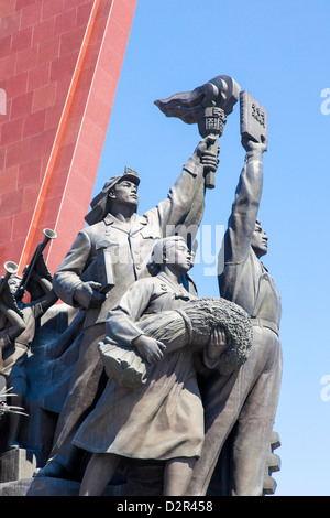 La troupe artistique Mansudae Grand Monument représentant japonais Anti Lutte révolutionnaire, troupe artistique Mansudae Assembly Hall, Pyongyang, Corée du Nord Banque D'Images