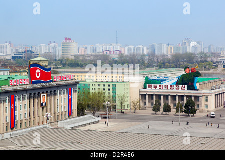 Des vues sur la Place Kim Il Sung, Pyongyang, République populaire démocratique de Corée (RPDC), la Corée du Nord, d'Asie Banque D'Images