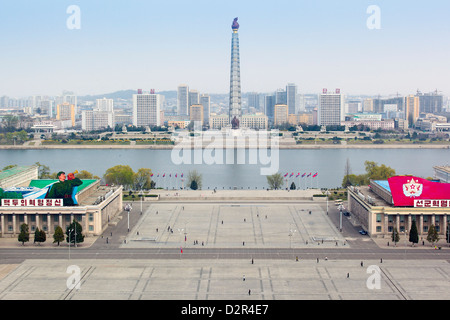 Des vues sur la Place Kim Il Sung, Pyongyang, République populaire démocratique de Corée (RPDC), la Corée du Nord, d'Asie Banque D'Images