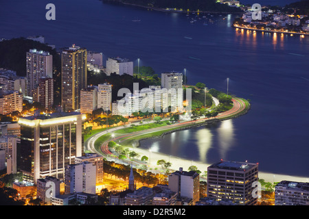 Botafogo Bay et plage au crépuscule, Rio de Janeiro, Brésil, Amérique du Sud Banque D'Images