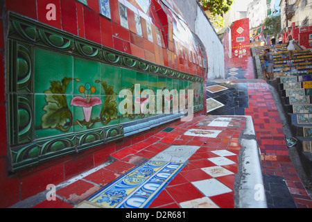 Les gens sur l'Escalier Selarón (Escadaria Selaron), Lapa, Rio de Janeiro, Brésil, Amérique du Sud Banque D'Images