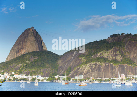 Botafogo Bay et mont du Pain de Sucre (Pao de Acucar), Rio de Janeiro, Brésil, Amérique du Sud Banque D'Images