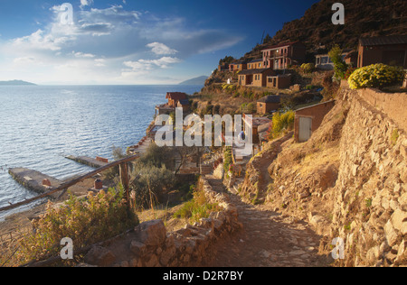 Village de Yumani sur Isla del Sol (Île du Soleil), le Lac Titicaca, Bolivie, Amérique du Sud Banque D'Images