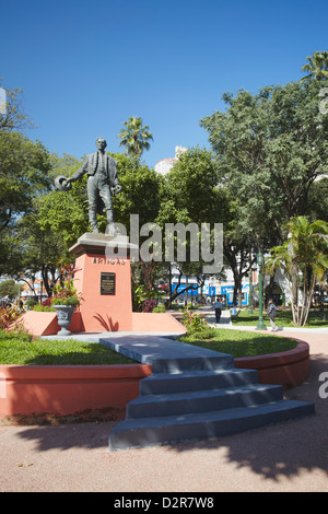 Statue de José Gervasio Artigas sur la Plaza Uruguaya, Asunción, Paraguay, Amérique du Sud Banque D'Images