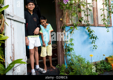 Enfants à la maison créole, Port Louis, ile Maurice Banque D'Images