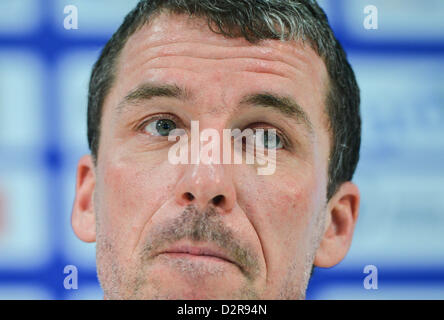 Hoffenheim entraîneur en chef Marco Kurz sourit lors d'une conférence de presse tenue par 1899 Hoffenheim à Zuzenhausen (, Allemagne, 31 janvier 2013. Photo : UWE ANSPACH Banque D'Images