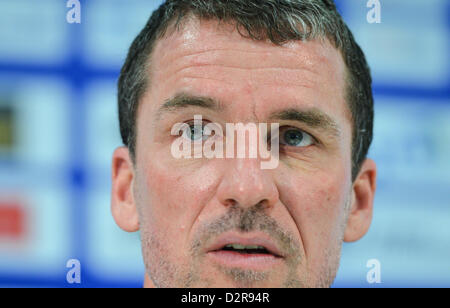 Hoffenheim entraîneur en chef Marco Kurz sourit lors d'une conférence de presse tenue par 1899 Hoffenheim à Zuzenhausen (, Allemagne, 31 janvier 2013. Photo : UWE ANSPACH Banque D'Images