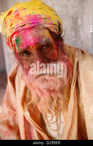 Holi célébration dans Goverdan, Uttar Pradesh, Inde, Asie Banque D'Images