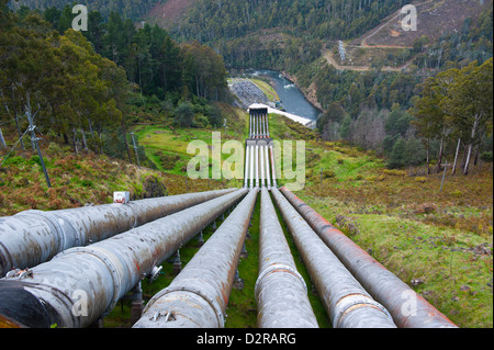 Pipeline d'eau dans l'ouest de la Tasmanie, Australie Banque D'Images