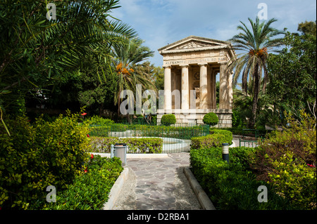 Jardins Barrakka inférieur et l'Alexander Ball memorial temple, Valetta, UNESCO World Heritage Site, Malta, Europe Banque D'Images