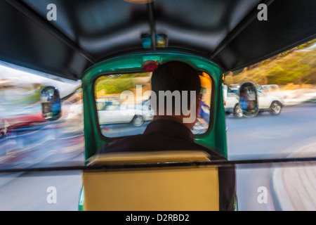 Tuk-tuk driver, Phnom Penh, Cambodge, Indochine, Asie du Sud, Asie Banque D'Images