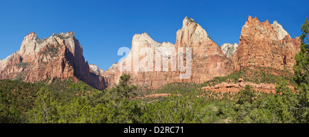Photo panoramique de la Cour des patriarches Abraham, Isaac, Pic Pic, Mont Moroni et Jacob Peak, Zion National Park, Utah, USA Banque D'Images
