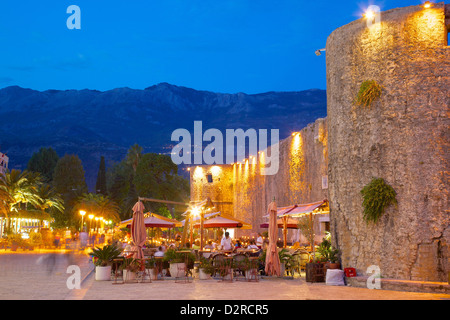 Vieille ville de nuit, Budva, Monténégro, Europe Banque D'Images