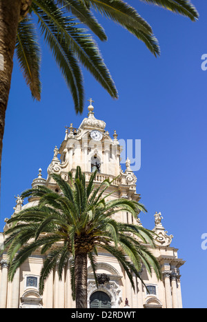 Italie, Sicile, Ragusa Ibla,,Piazza del Duomo, la cathédrale San Giorgio conçu par Rosario Gagliardi Banque D'Images