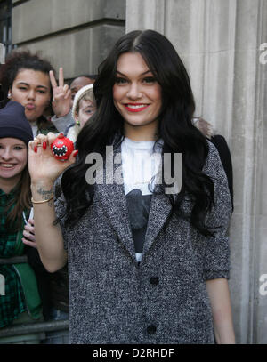 London, UK.31 janvier 2013. La chanteuse britannique Jessie J vu quitter la BBC Radio 2 studios Banque D'Images