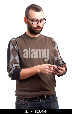 Jeune homme avec barbe holding cell phone Banque D'Images