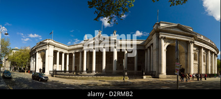 Vue panoramique horizontal (photo 2) de la croix Chambres du Parlement irlandais, dîme na Parlaiminte, à Dublin. Banque D'Images