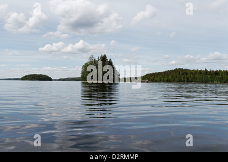 Compte îles dans le lac Haukivesi, Parc National de Linnansaari, Finlande Banque D'Images