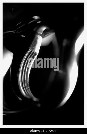 2 juin 2007 - Jan 31, 2013 - San Jose, Californie, USA - Close-up d'un Colt Python ''Snake Eyes'' Limited Edition .357 Magnum inox brillant snubby revolver arme à la main. (Crédit Image : © Jérôme Brunet/ZUMAPRESS.com) Banque D'Images