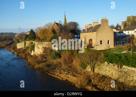 Kelso sur la rivière tweed en Ecosse, voir en hiver. Banque D'Images
