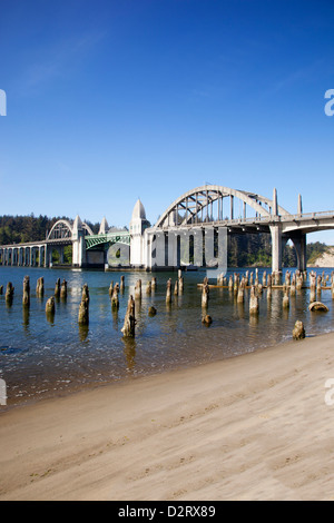 Ou, Florence, pont de la rivière Siuslaw, construite en 1936, sur l'autoroute 101 Banque D'Images