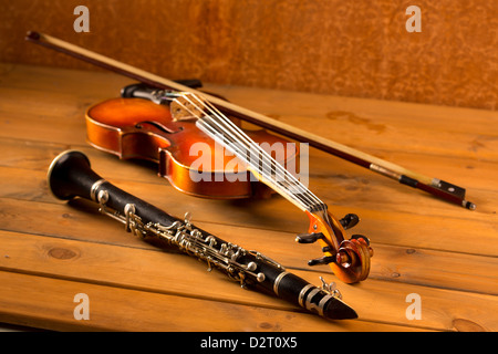 Musique classique violon et clarinette en bois vintage background Banque D'Images