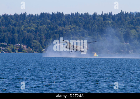 Seattle, WA, Seafair, US Army Hélicoptère CH-47 Chinook, démonstration des Forces spéciales Banque D'Images