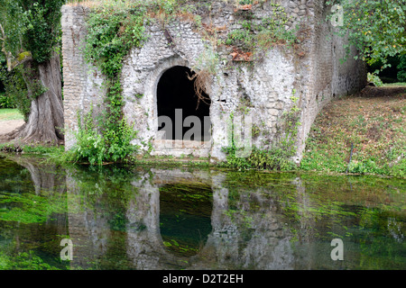 Gelasio Caetani a fait son studio dans cette chambre. Jardin de Ninfa. Lazio Italie. Banque D'Images