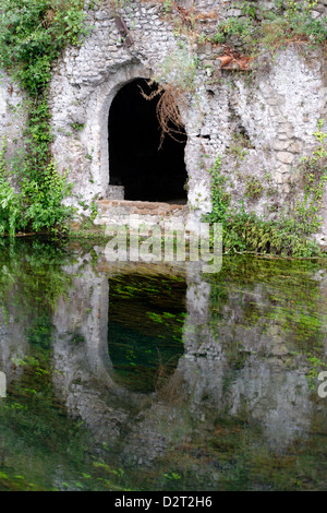 Gelasio Caetani a fait son studio dans cette chambre. Jardin de Ninfa. Lazio Italie. Banque D'Images