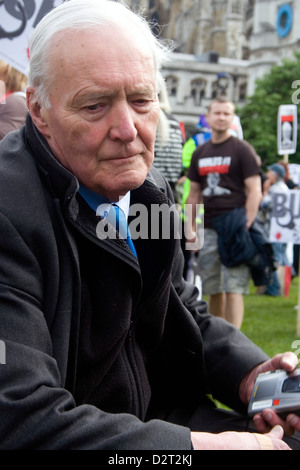 L'ancien politicien travailliste britannique Tony Benn lors d'une manifestation dans le centre de Londres. Banque D'Images