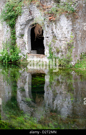 Gelasio Caetani a fait son studio dans cette chambre. Jardin de Ninfa. Lazio Italie. Banque D'Images