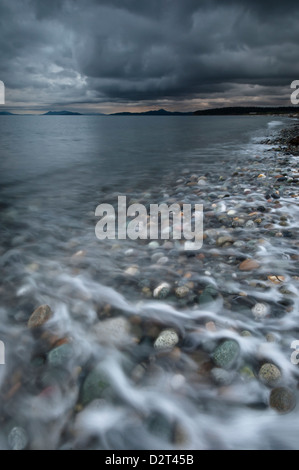 Au coucher du soleil orageux Joseph Whidbey State Park, Whidbey Island, Washington, USA Banque D'Images