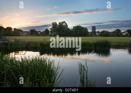Prés de l'eau à l'aube de Sudbury, Sudbury, Suffolk, Angleterre, Royaume-Uni, Europe Banque D'Images