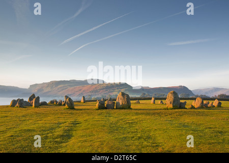 Cercle de pierres de Castlerigg à l'aube dans le Parc National du Lake District, Cumbria, Angleterre, Royaume-Uni, Europe