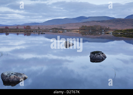 Ba le Loch Rannoch Moor, au crépuscule, un site d'intérêt scientifique, Perth et Kinross, Highlands, Scotland, UK Banque D'Images