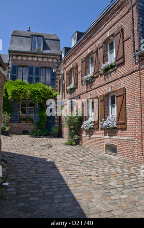 Maisons de briques rouges St Valery sur Somme. Banque D'Images