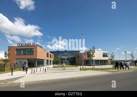 Colomb l'école et le Collège, Chelmsford, Royaume-Uni. Architecte : Haverstock Associates LLP, 2012. Vue sur la rue main entranc Banque D'Images