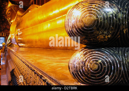 Bouddha couché au monastère de Wat Pho (Wat Phra Chetuphon), Bangkok, Thaïlande, Asie du Sud-Est, Asie Banque D'Images