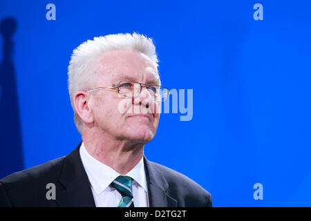 La Chancellerie, Berlin, Allemagne. 1er février 2013. Winfried Kretschmann (Parti Vert) lors de la présentation de la pièce commémorative de 2 euros 'Bade-wurtemberg' Banque D'Images