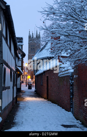 L'église St Mary à partir de la rue du château à l'aube en hiver, Warwick, Royaume-Uni Banque D'Images