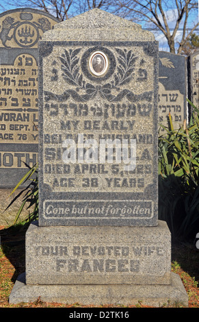 Pierre tombale avec photo au nouveau cimetière Montefiore à Cambria Heights, dans le Queens, New York City Banque D'Images