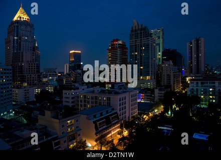 Bangkok, Thaïlande, Sala Daeng district at night Banque D'Images